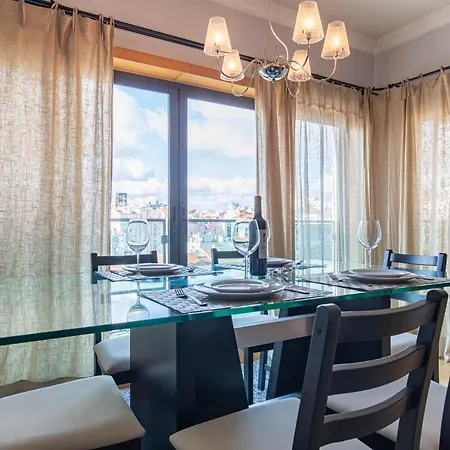 Lovelystay - Modern In Anjos Appartement