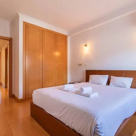 Lovelystay - Modern In Anjos Appartement