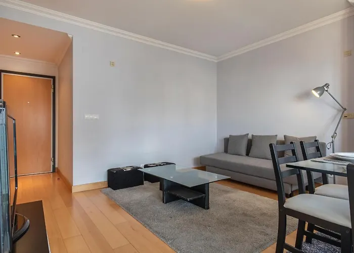 Lovelystay - Modern In Anjos Apartman *