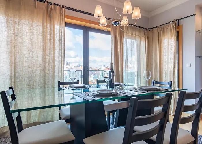 Lovelystay - Modern In Anjos Apartment
