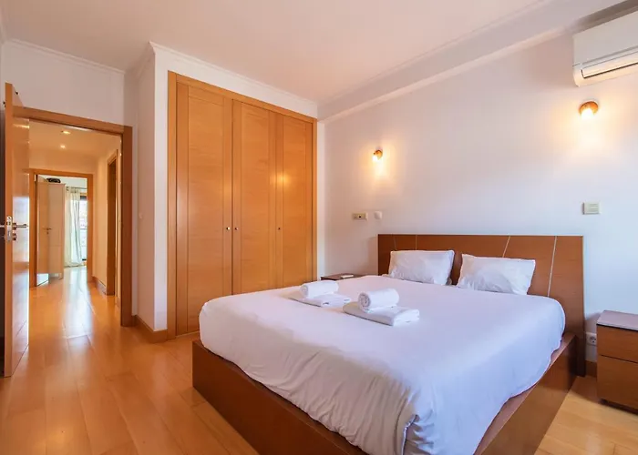 Lovelystay - Modern In Anjos Apartment