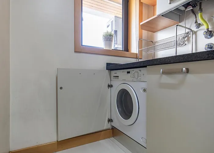 Lovelystay - Modern In Anjos Apartment